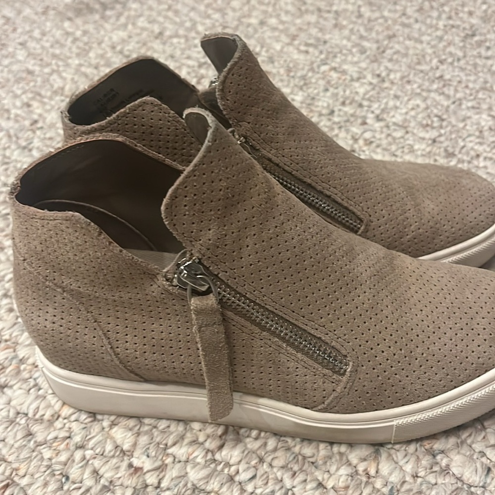 Leather sneakers